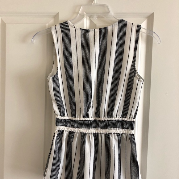 Sleeveless top - Picture 2 of 3